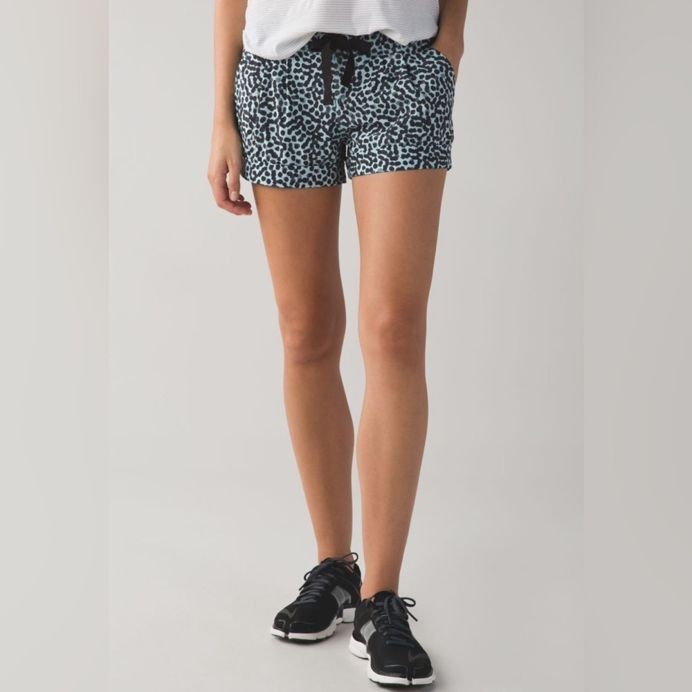 Lululemon Spring Break Away Short *4-way Stretch, Size 4
